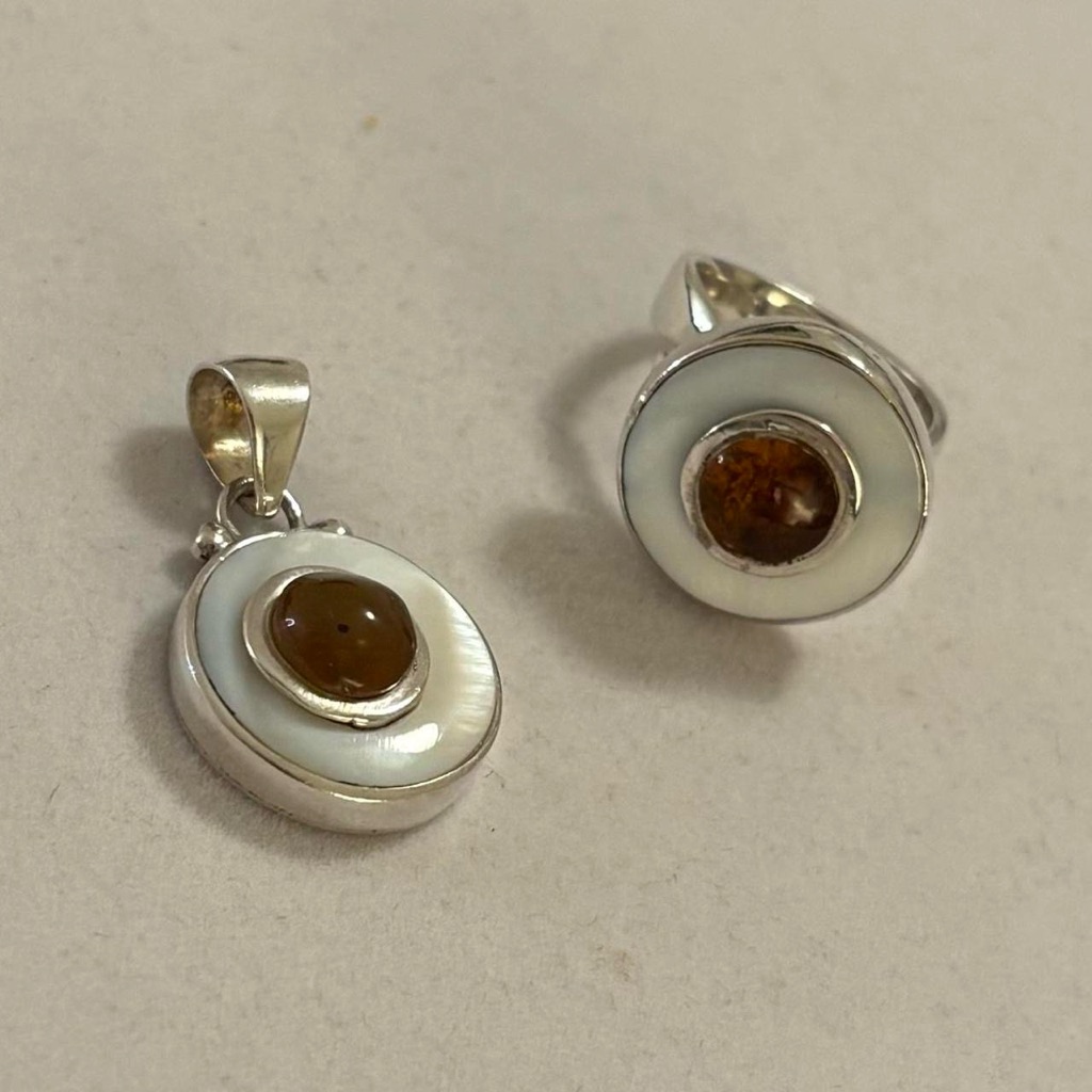 Laura Tosato 925 Sterling Silver Mother Of Pearl & Amber Pendant & Ring Set